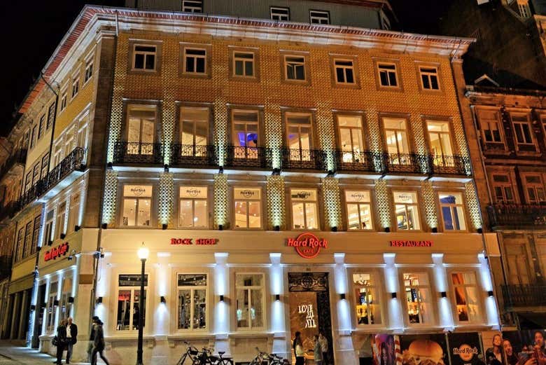 Façade illuminée du Hard Rock Cafe Oporto 
