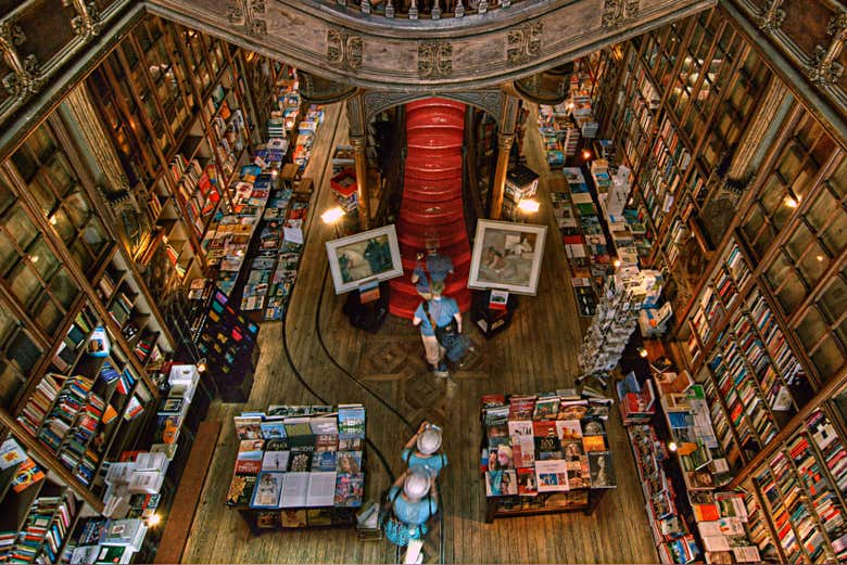 Intérieur de la librairie Lello
