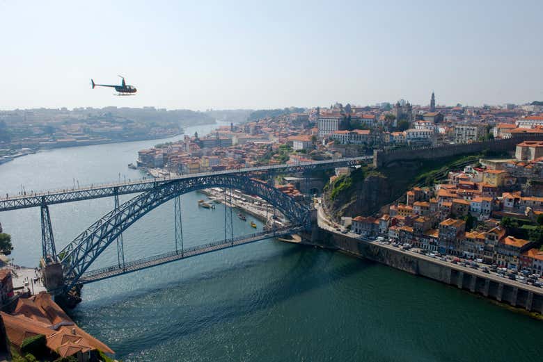 Vous survolerez le pont de Don Luis I en hélicoptère
