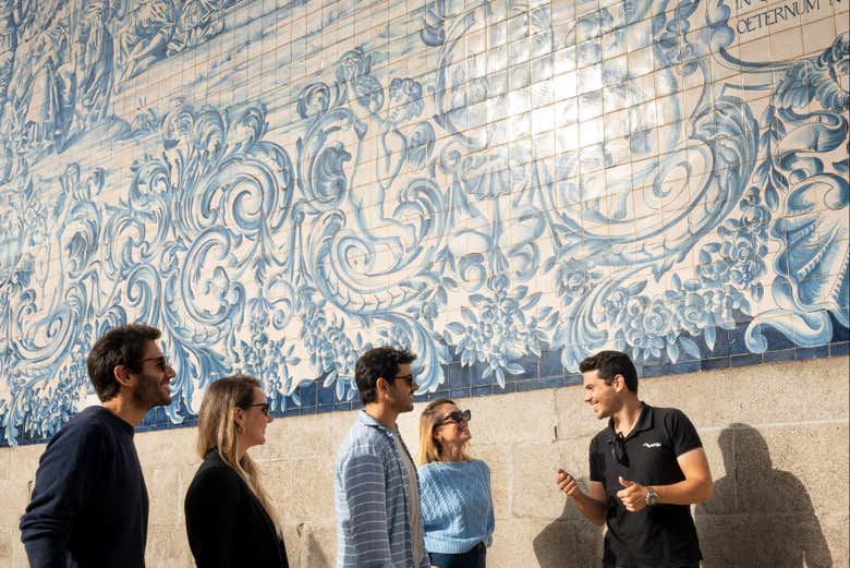 Contemplez les carreaux de la gare de São Bento